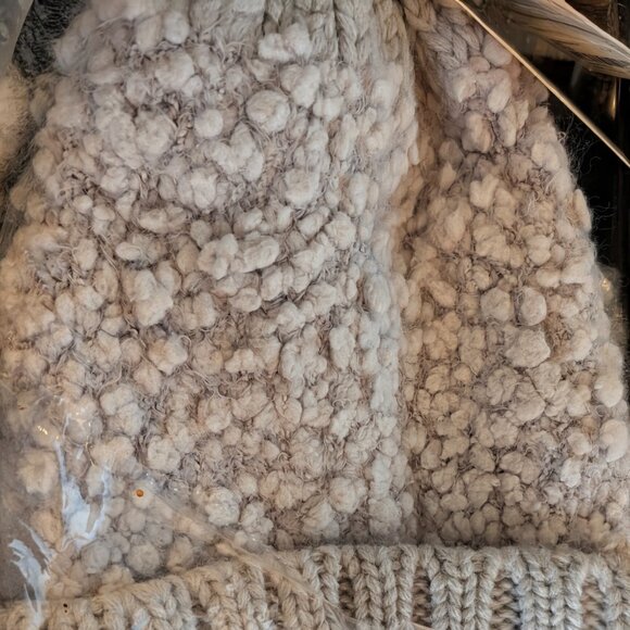 NWT Forever 21 Knit Hat with Pom - Picture 3 of 3